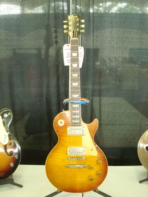 A nice 1959 ‘burst, one of several at the show. Unfortunately I didn’t have $250,000 on me…..